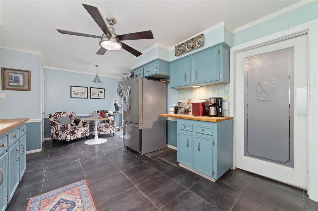 Breakfast nook just off the kitchen with a view of the backyard. Ideal for casual dining, morning coffee, or reading in the sunlight.