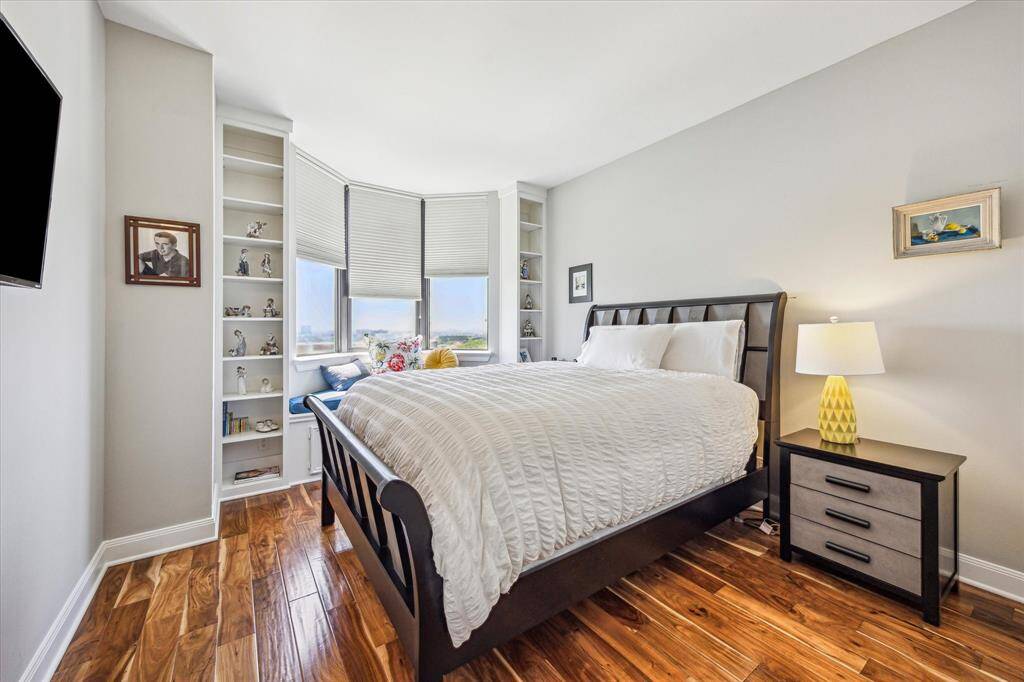 The spacious secondary bedroom features built-in shelves and a cozy window seat—perfect for reading, relaxing, or adding a personal touch to the space. Plus, there's plenty of under-seat storage to keep things tidy and organized.