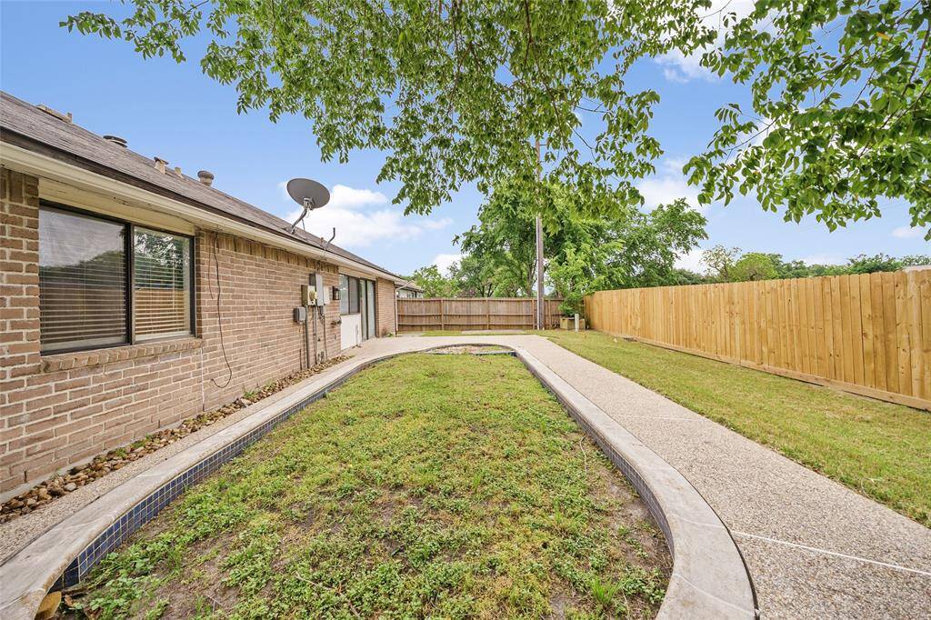 Backyard - Imagine your perfect flowerbed or vegetabl garden