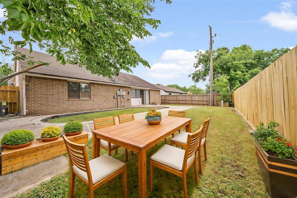 Virtually staged backyard