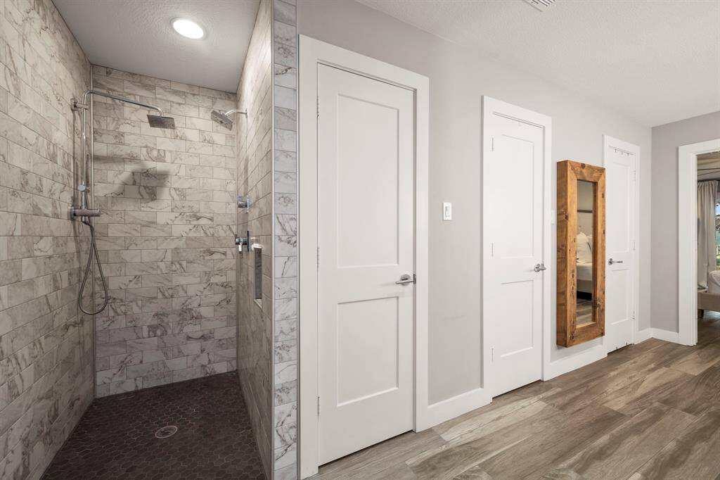 Abundant storage and luxurious soaking tub.