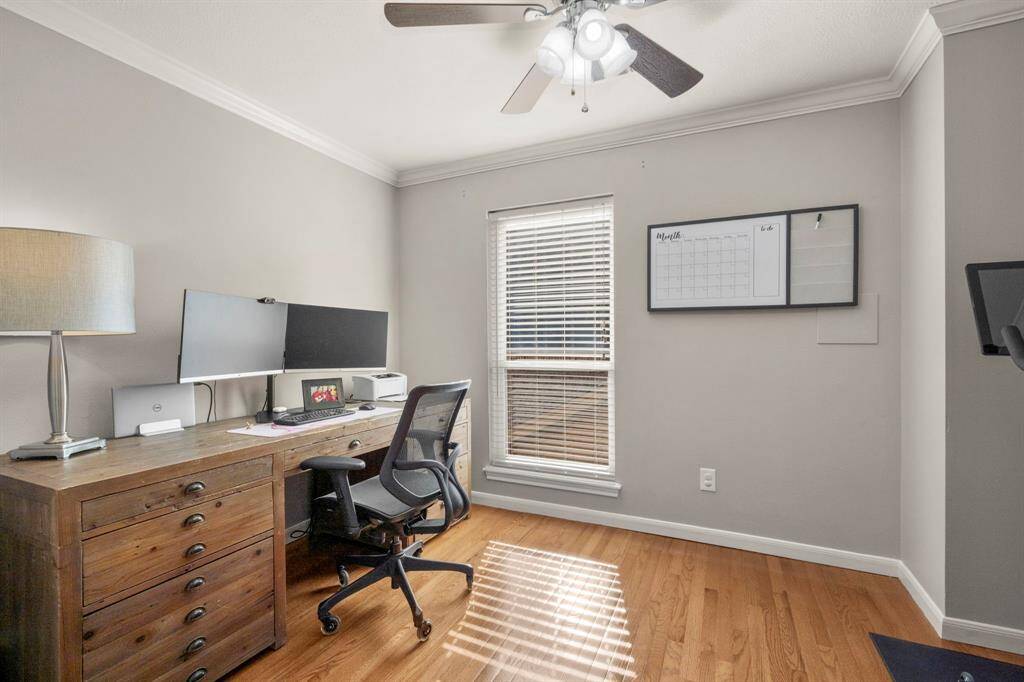 Airy upstairs loft offers great flexibility for a playspace, media room, or maybe a pool table?