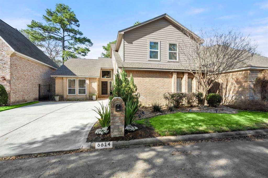 Gorgeous curb appeal!