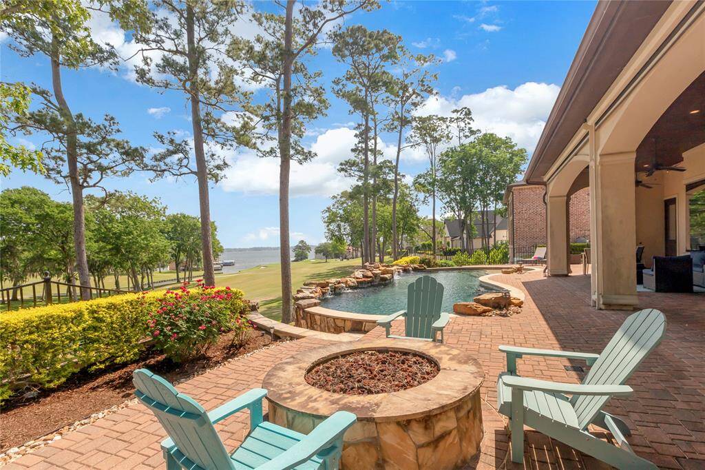 Welcome to 67 Promenade St. N. Incredible views of Lake Conroe and the Weiskopf #12 fairway and green. This could be your next back porch!
