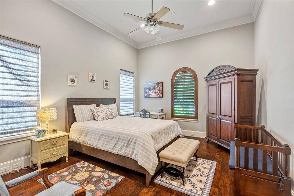 Guest Bedroom with wooden floors and very spacious.