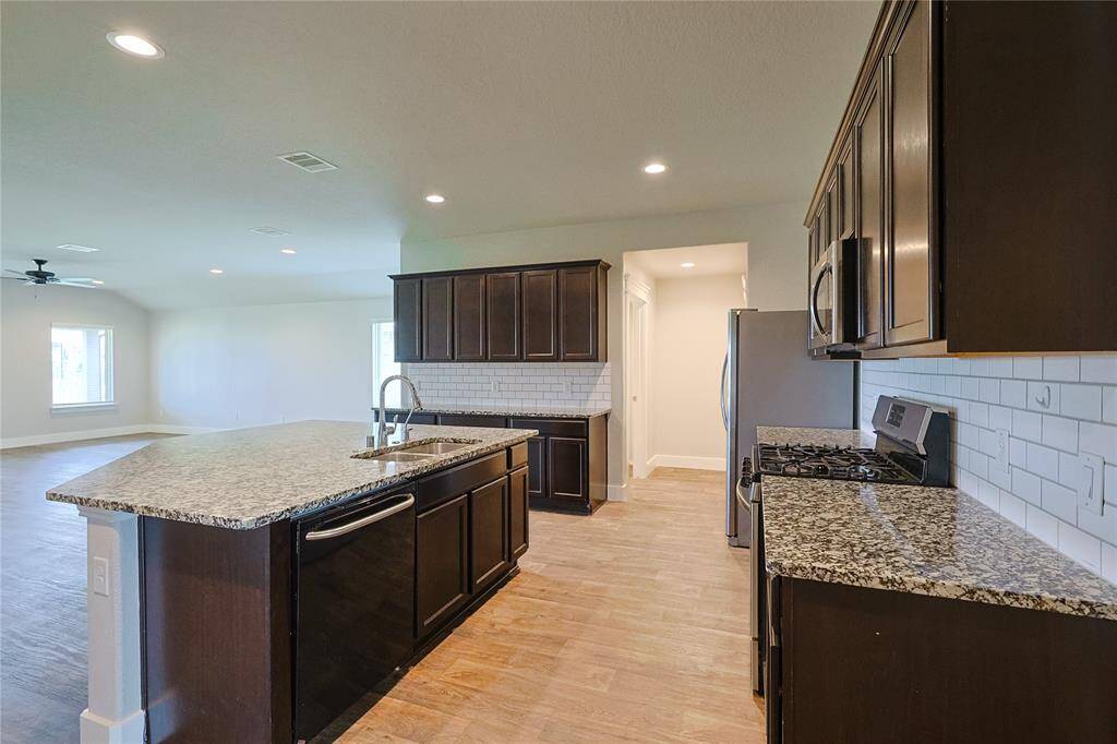 Kitchen Pic 2