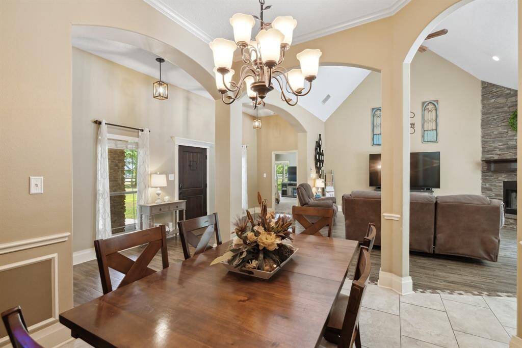 Another vaulted ceiling to accent the kitchen and breakfast room!  The large windows overlook the backyard and help bring the outdoors in.  It's the perfect spot for a quick meal before you head out the door in the morning or for the kiddos to grab a snack after school.