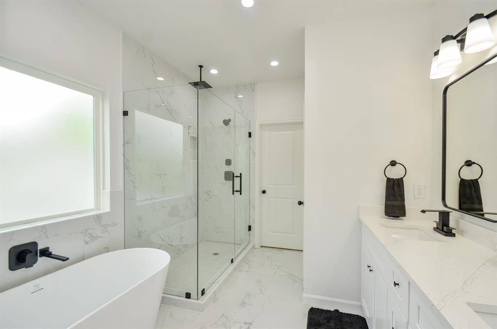 This Builder has thought of everything.  Two of everything - sinks, shower heads and closets.
