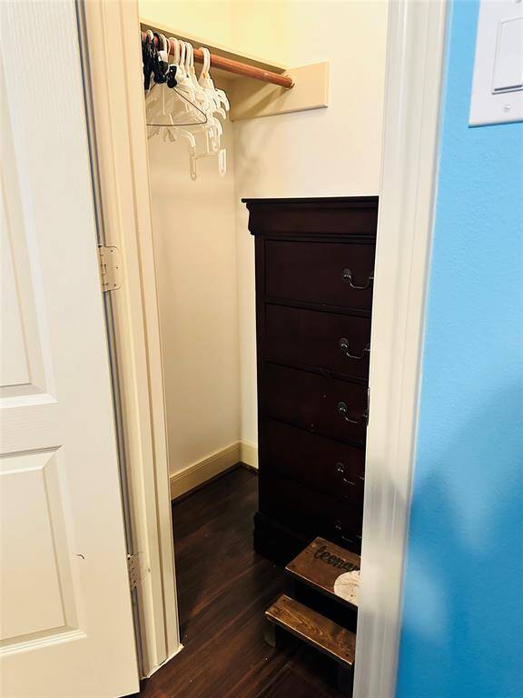 Walking closet in Bedroom #2
