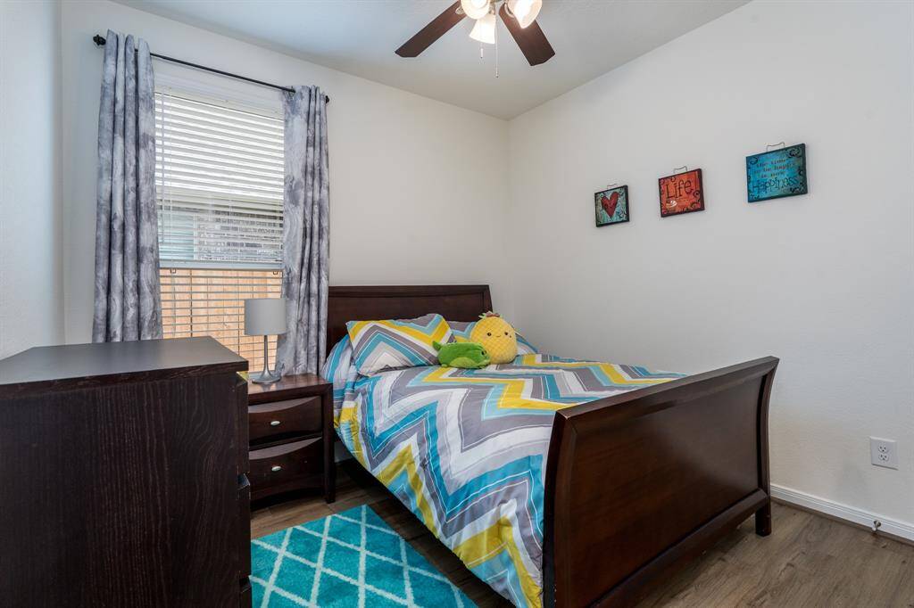 Secondary bedroom