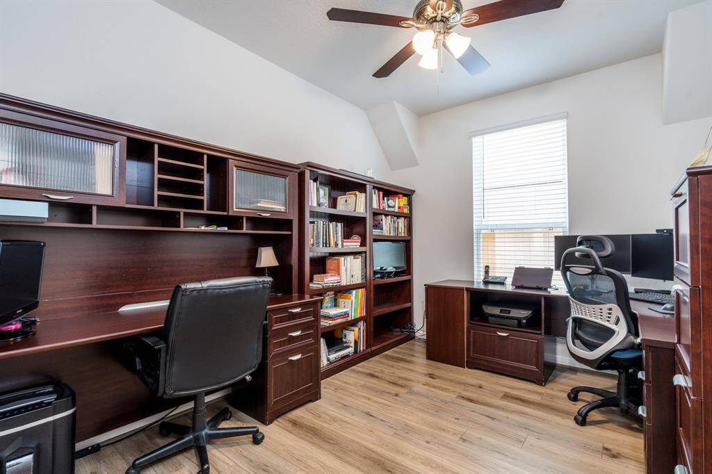 Flex room that is currently being used as an office space
