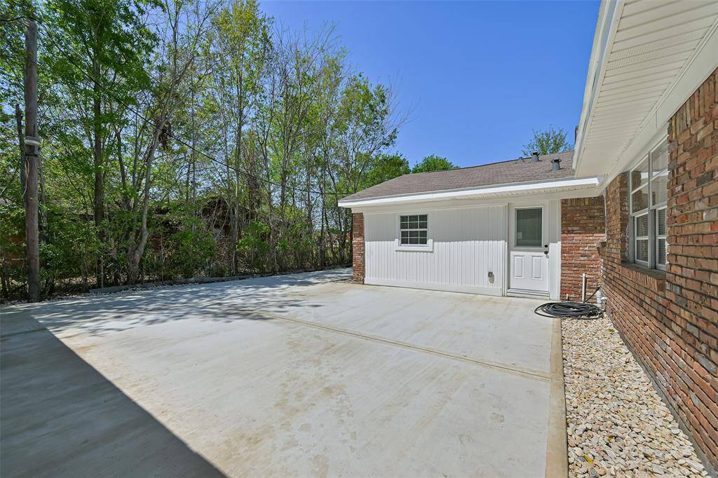 Need extra parking? The driveway has been repoured to give you tons of extra space