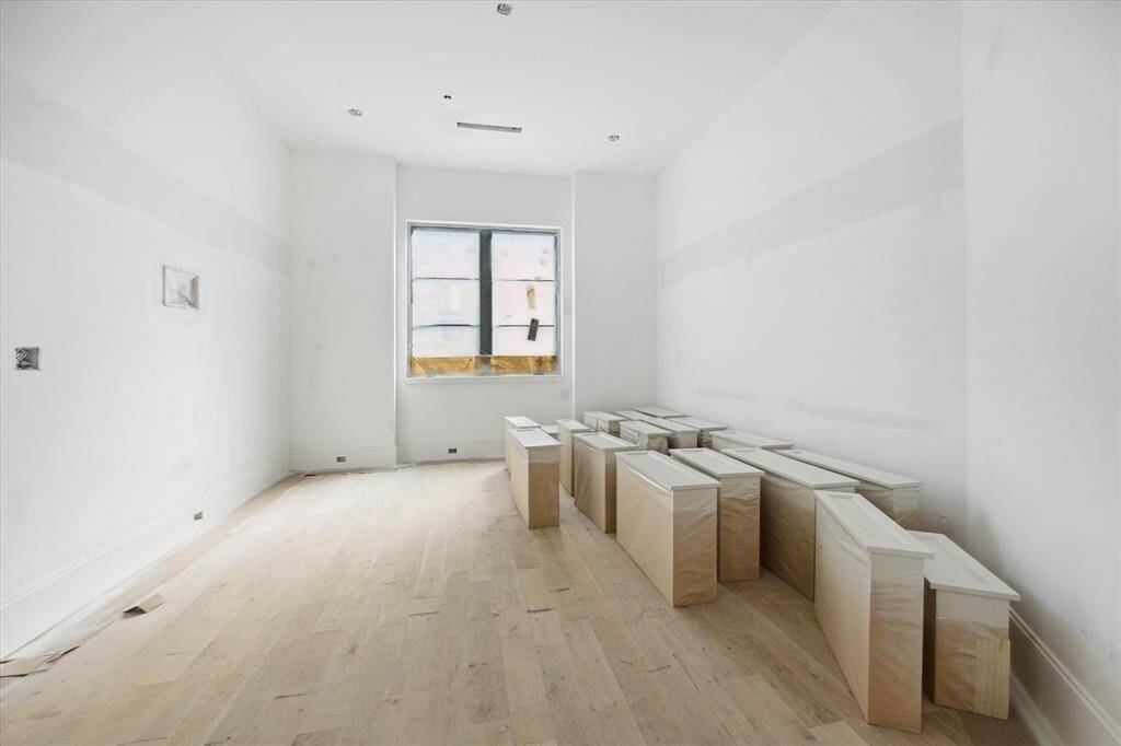This versatile first floor extra room offers the flexibility to be used as downstairs game room, gym or guest suite. There is a full guest bathroom with shower adjacent to it and it can be accessed from the outdoor pavilion.