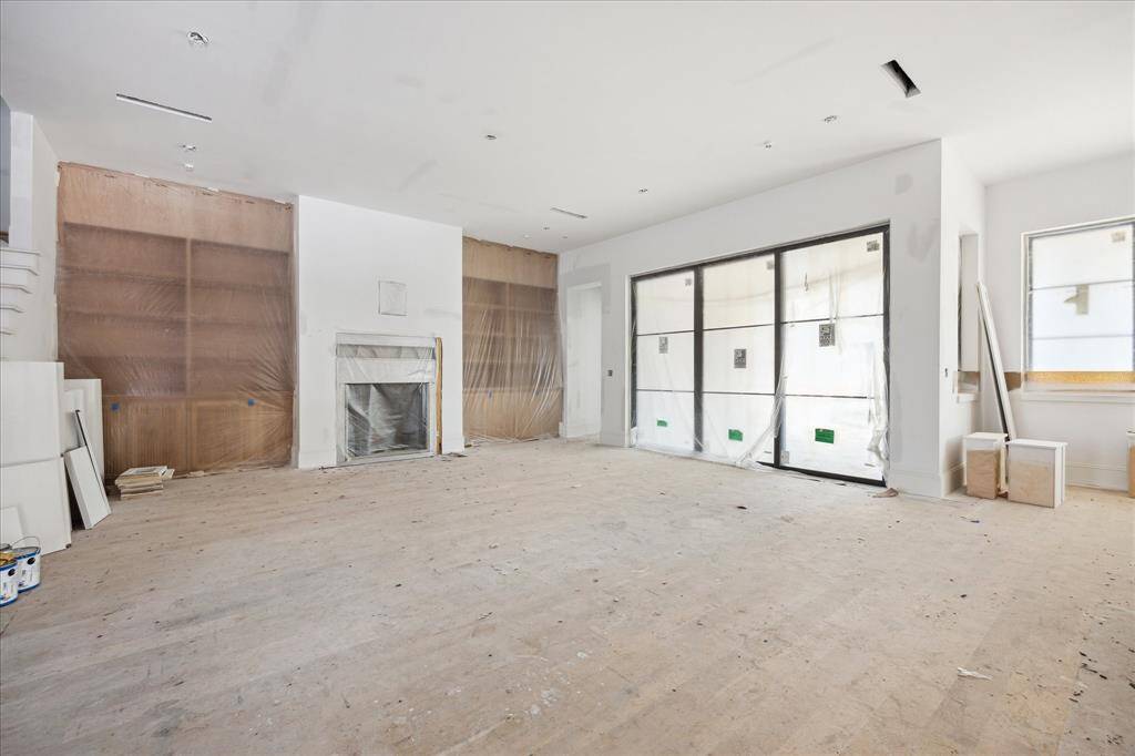 The large open family area is perpendicular to the kitchen allowing for wonderful flow. This room is every entertainer's dream.