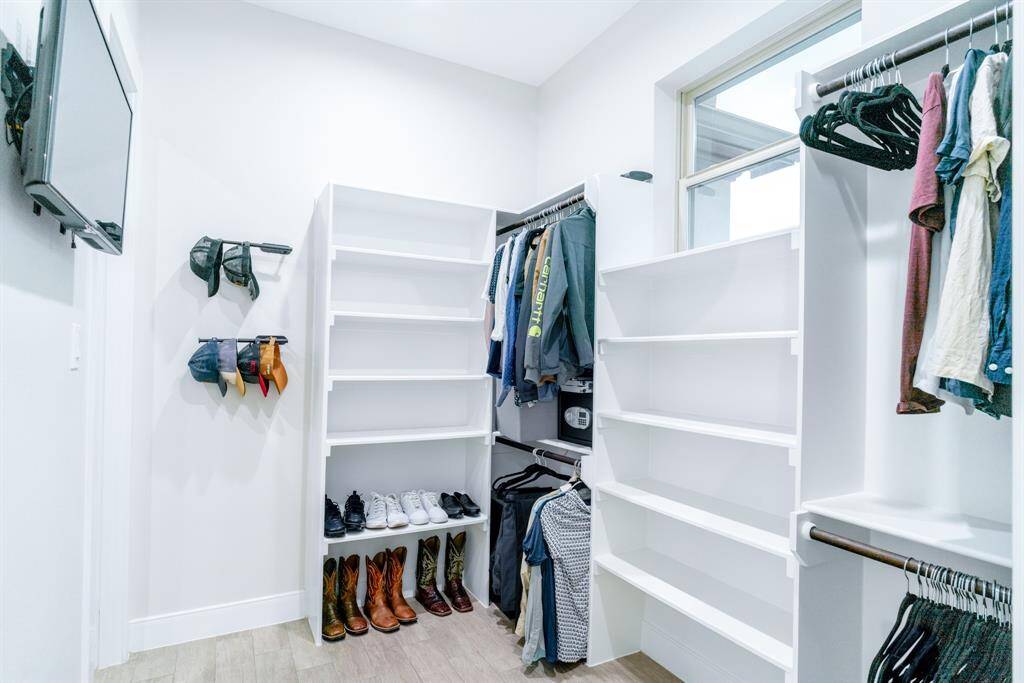 2nd walk In closet
