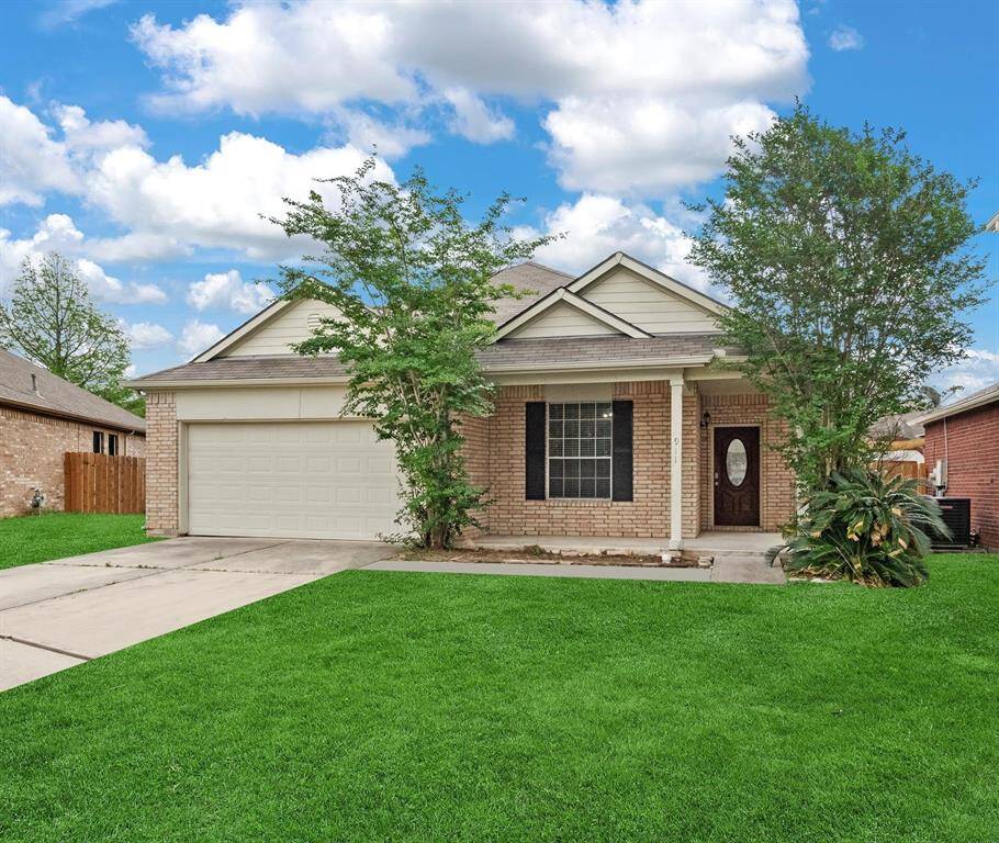 Welcome to 911 Pinecreek Point Ct. in Spring. The culdesac location and easy access to I45 and The Woodlands make this inviting home simply perfect!