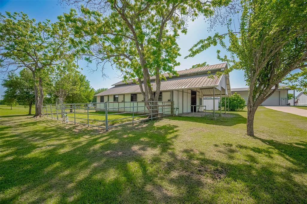 Horse stall barn