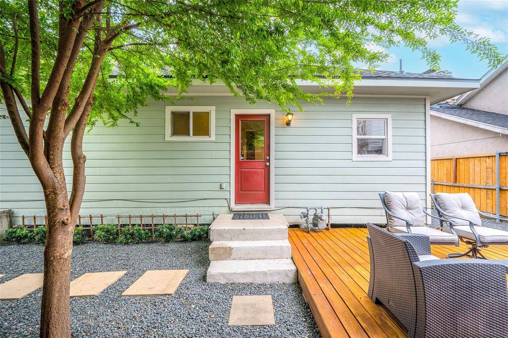 ...and you want a fabulous fully fenced back yard.