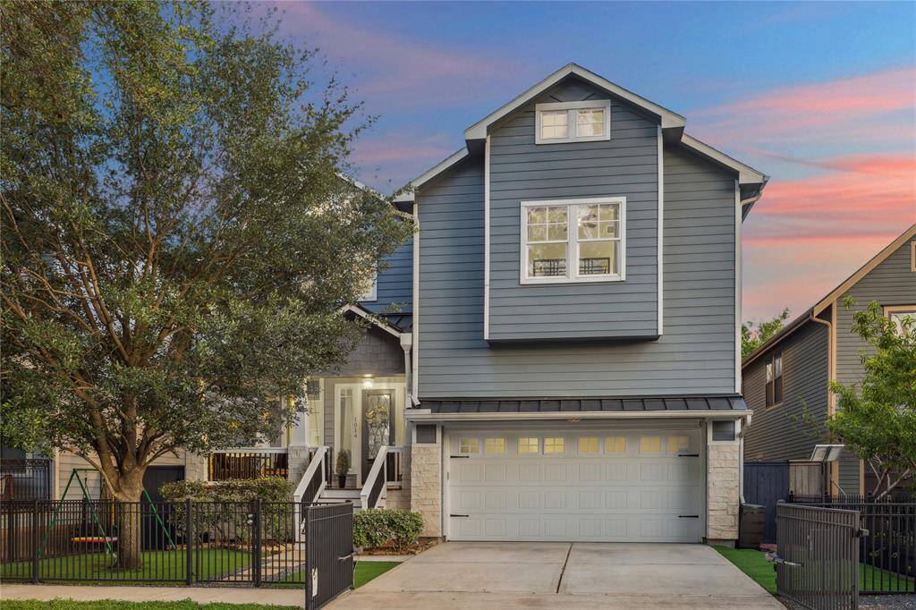 One of a kind home in highly sought-after Sunset Heights. Garage is insulated and air conditioned. Convenient location near shopping, restaurants and downtown.