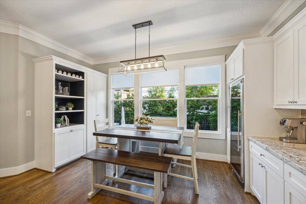BREAKFAST ROOM - Casual dining area overlooks the backyard. Additional built-in storage with space for a coffee bar.