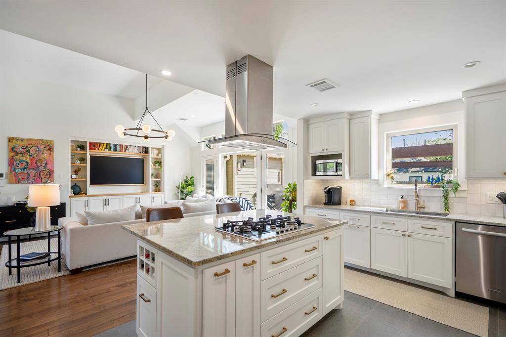 Open sight lines from kitchen to living and dining—entertaining made easy.