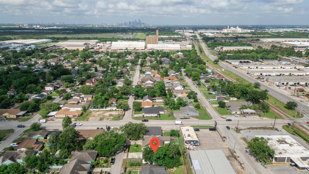 Just 15min to Downtown houston