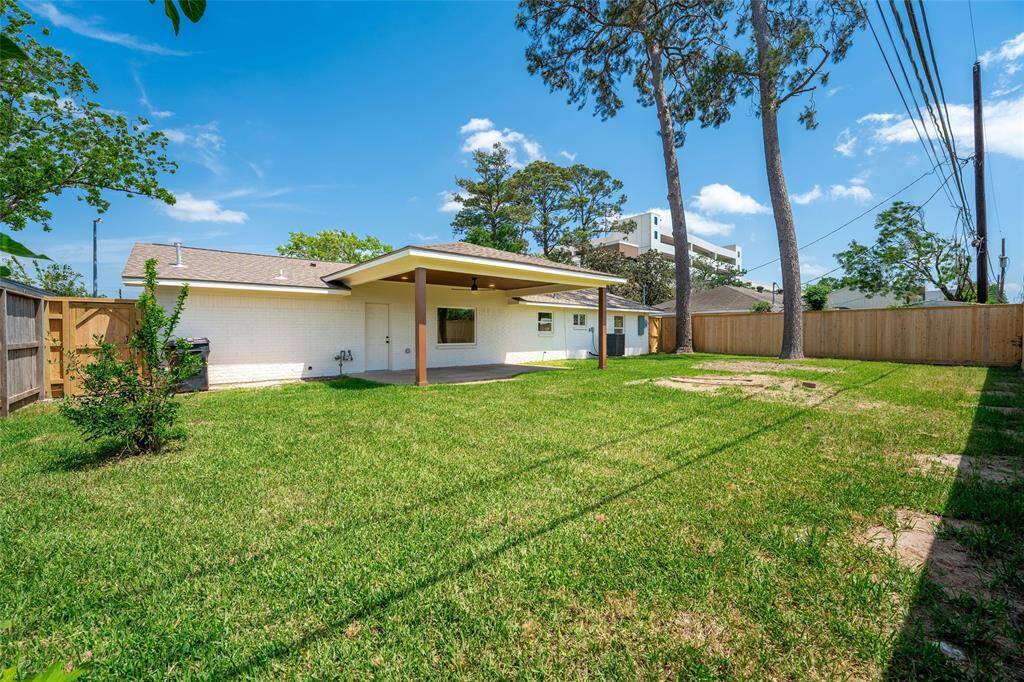 Oversized Backyard with no back neighbors