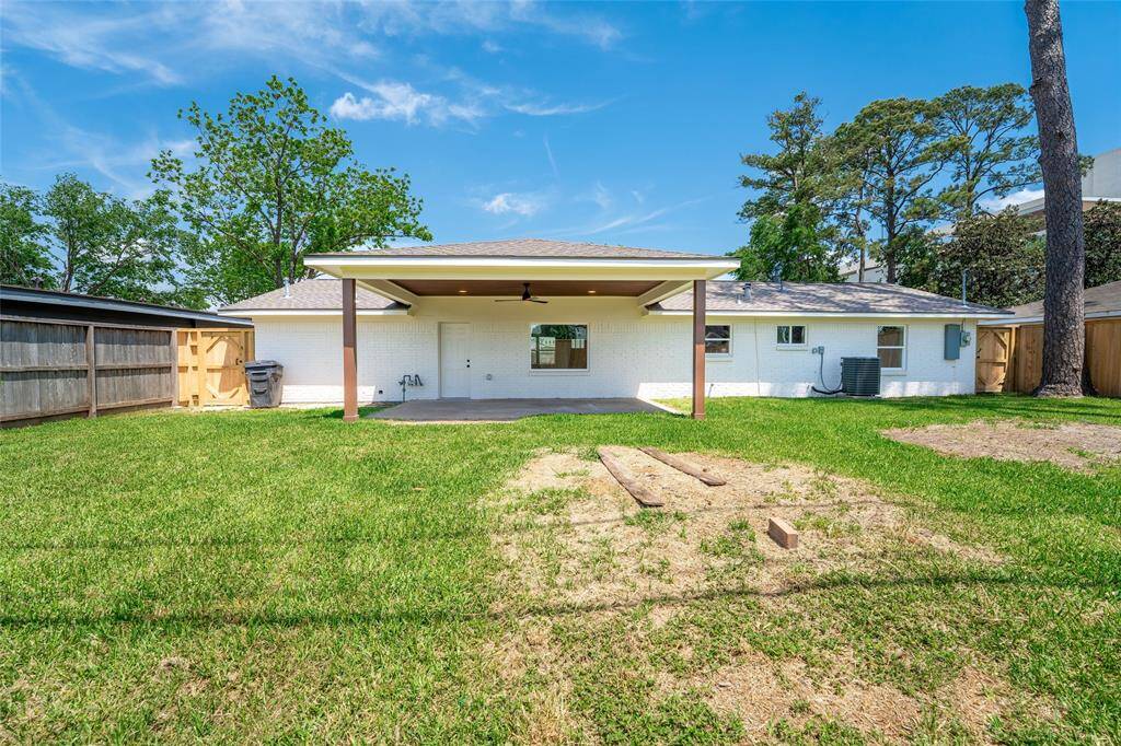 Oversized Backyard with no back neighbors view #2