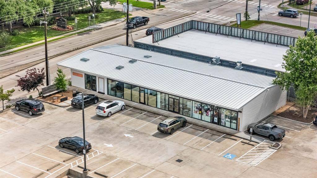 Located nearby many amenities, shopping and the heights!