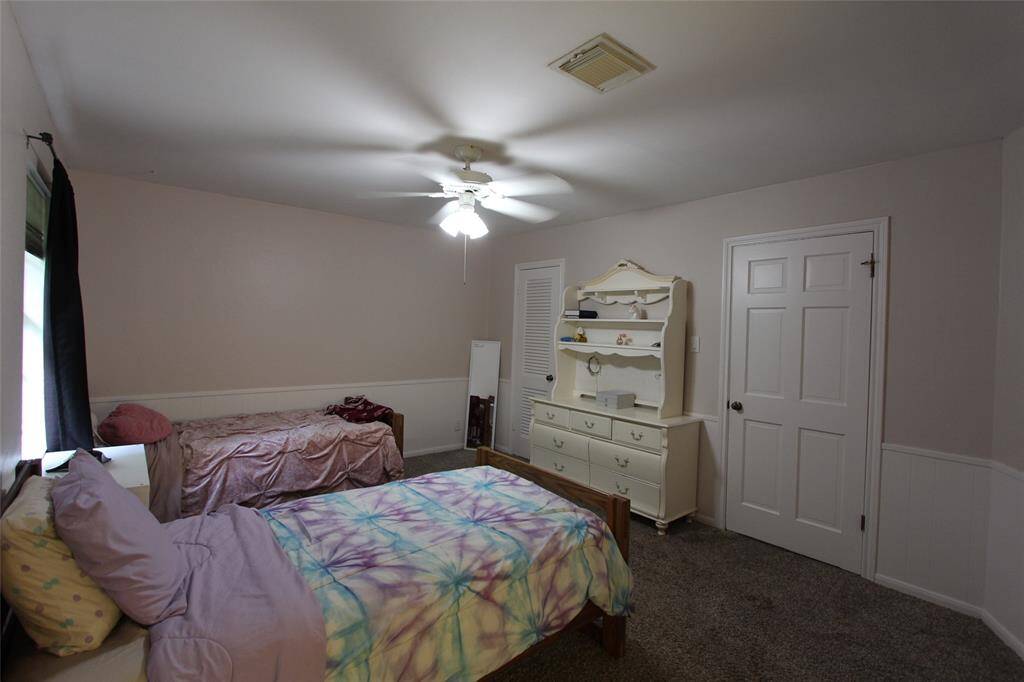 Spacious Bedroom 2