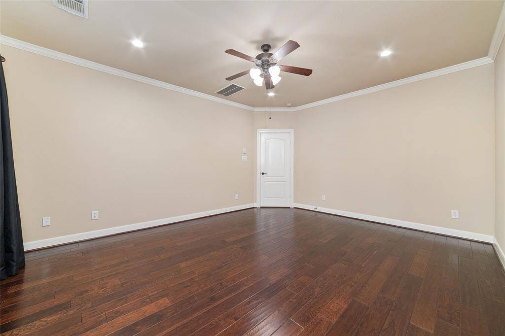 Primary Bedroom (1st Floor)