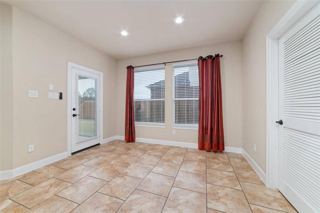 Breakfast Nook (1st Floor)