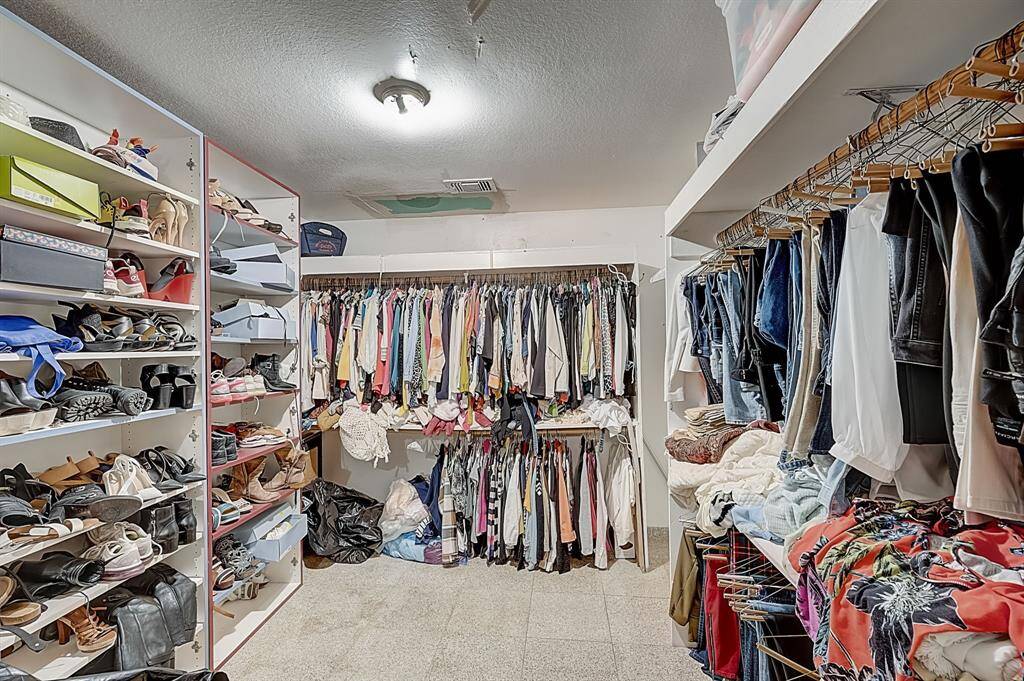 second bedroom being used as a closet