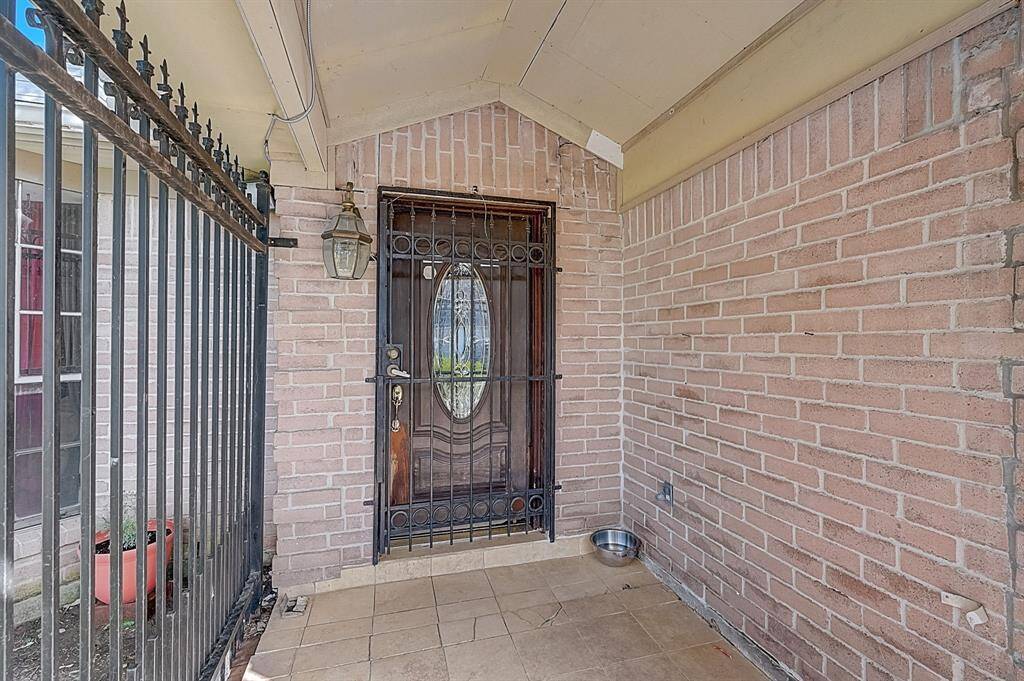 Front covered porch with added privacy and space for your pet.