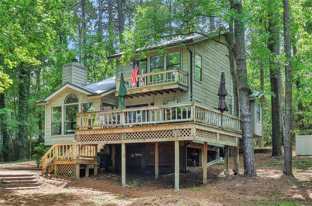 Welcome to 1103 Lakeview Estates Drive on Lake Livingston