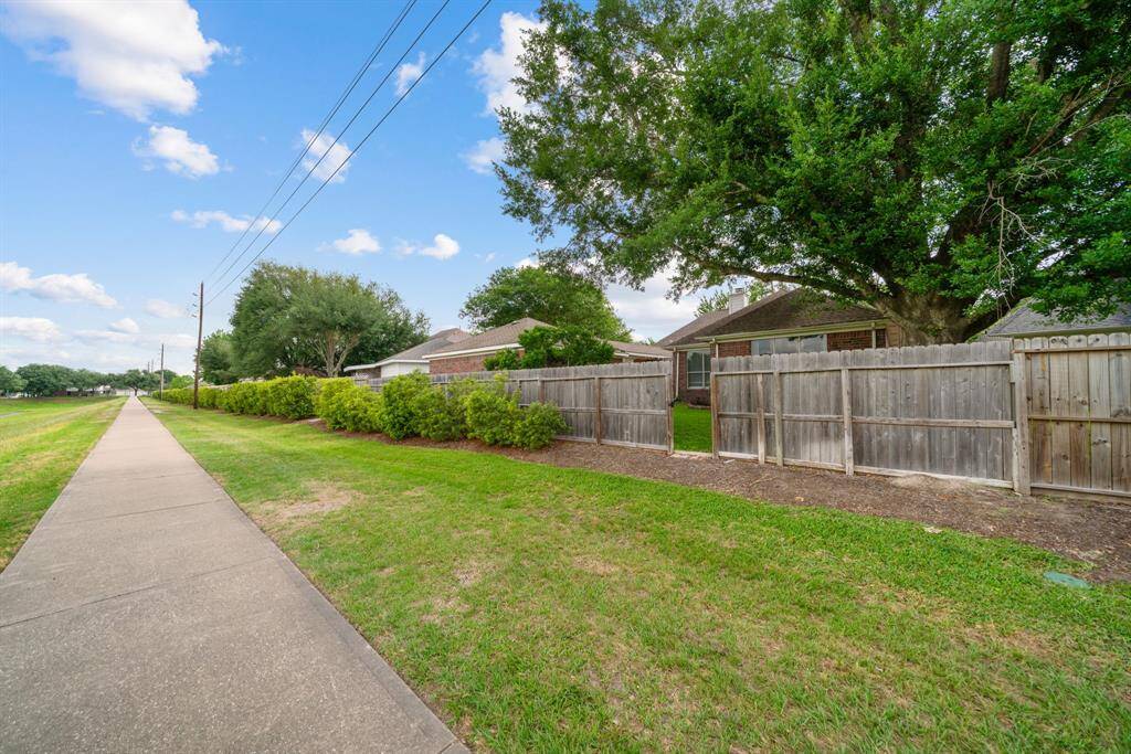 Easy Access to Trail/Park Through Backyard Gate