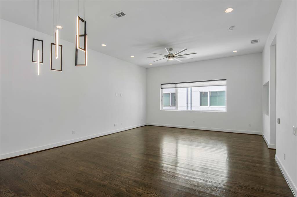 Spacious 2nd Floor Dining and Living Area