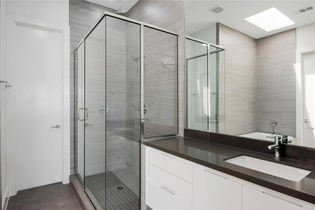 3rd Floor Primary Bathroom