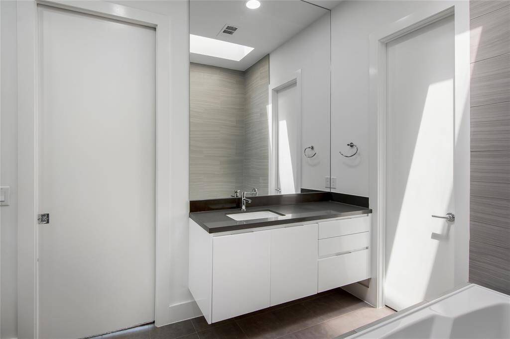 3rd Floor Primary Bathroom