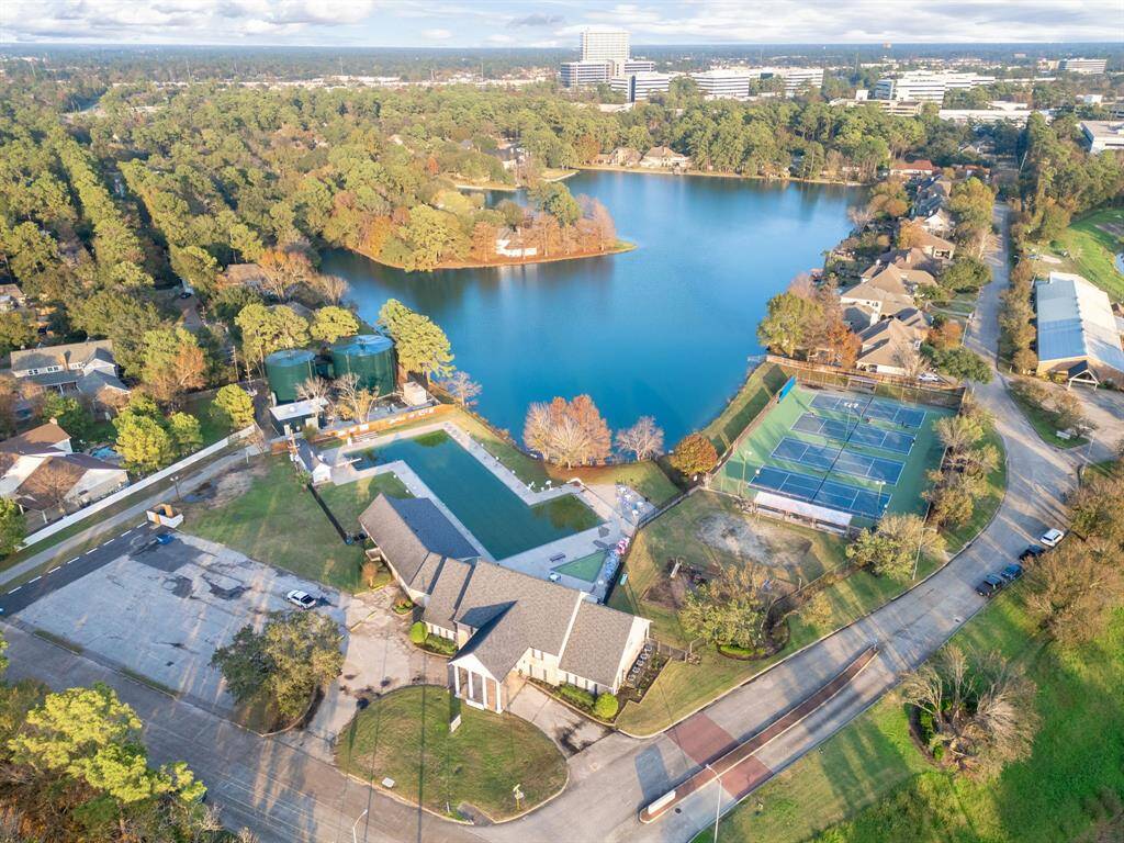 Lakewood Residents Club Amenities: swimming pool, pickleball courts, tennis courts, volleyball court, adjoining private lake, playground