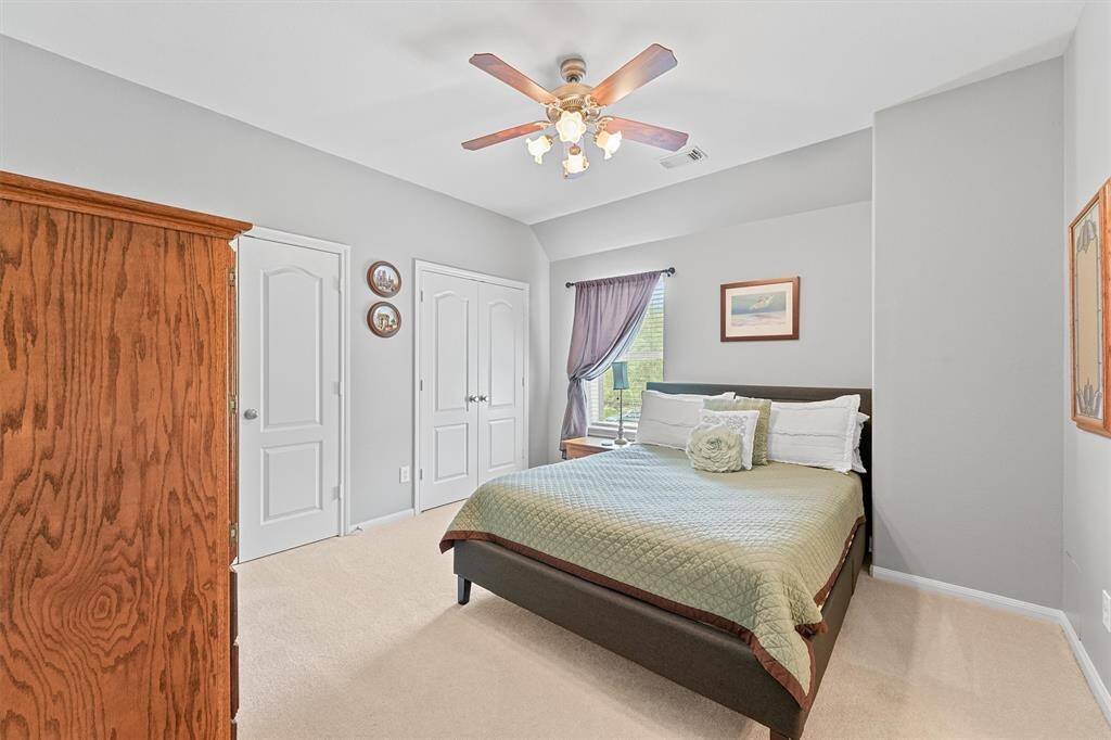 Versatile fifth bedroom perfect for guests with direct access to one of the bathrooms.
