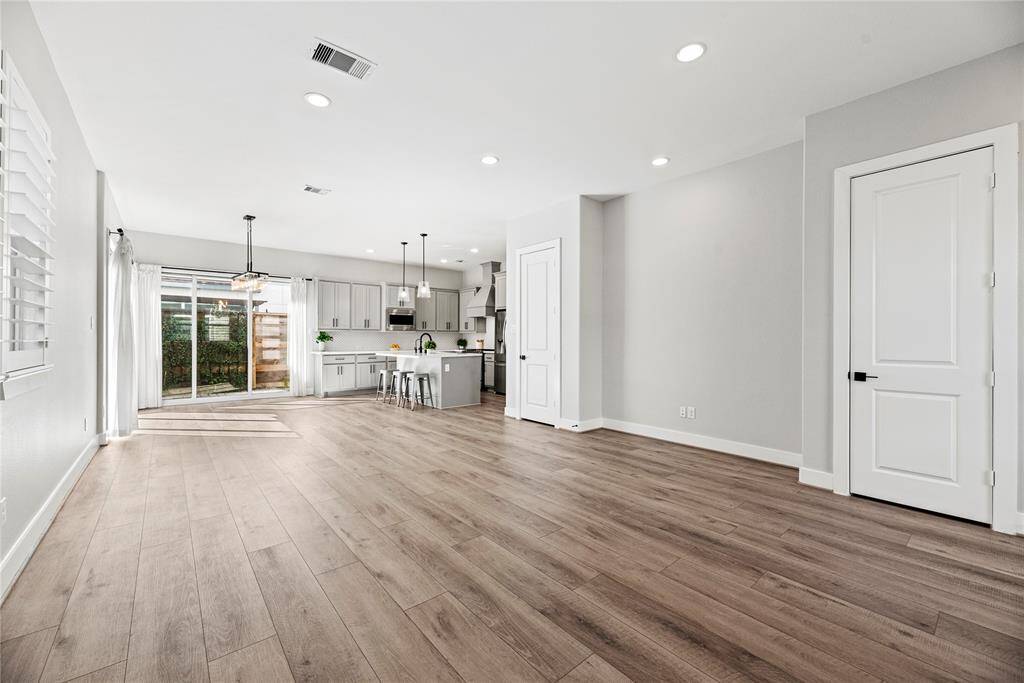 A large living area with a comfortable and inviting feel offers the perfect setting for relaxation and socializing. With natural light as the backdrop, every detail in the room is sure to shine.