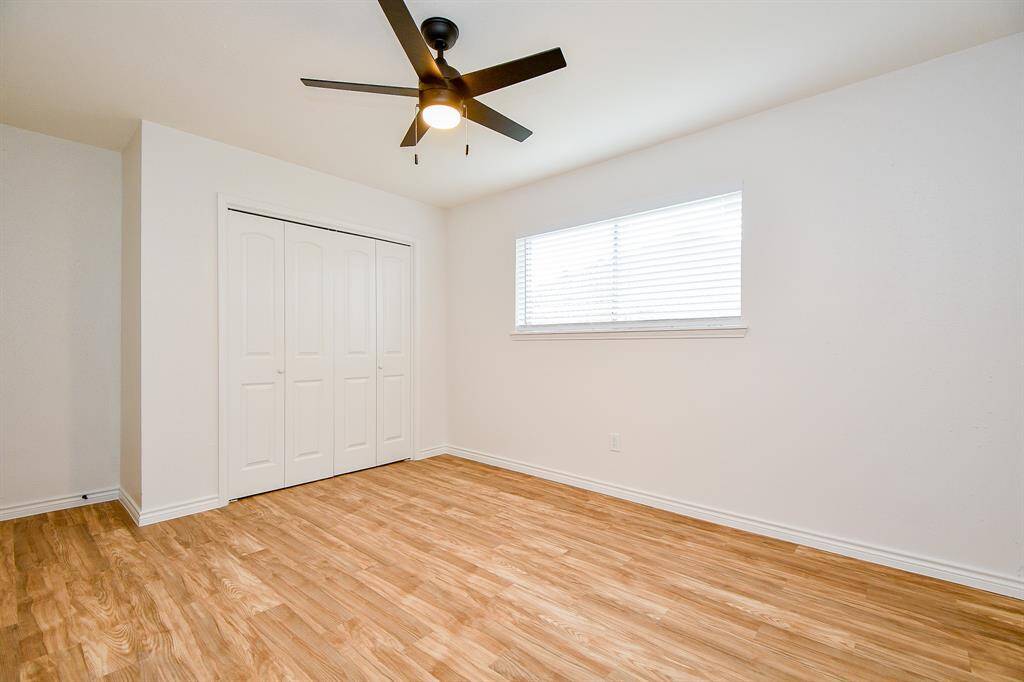 Second bedroom.