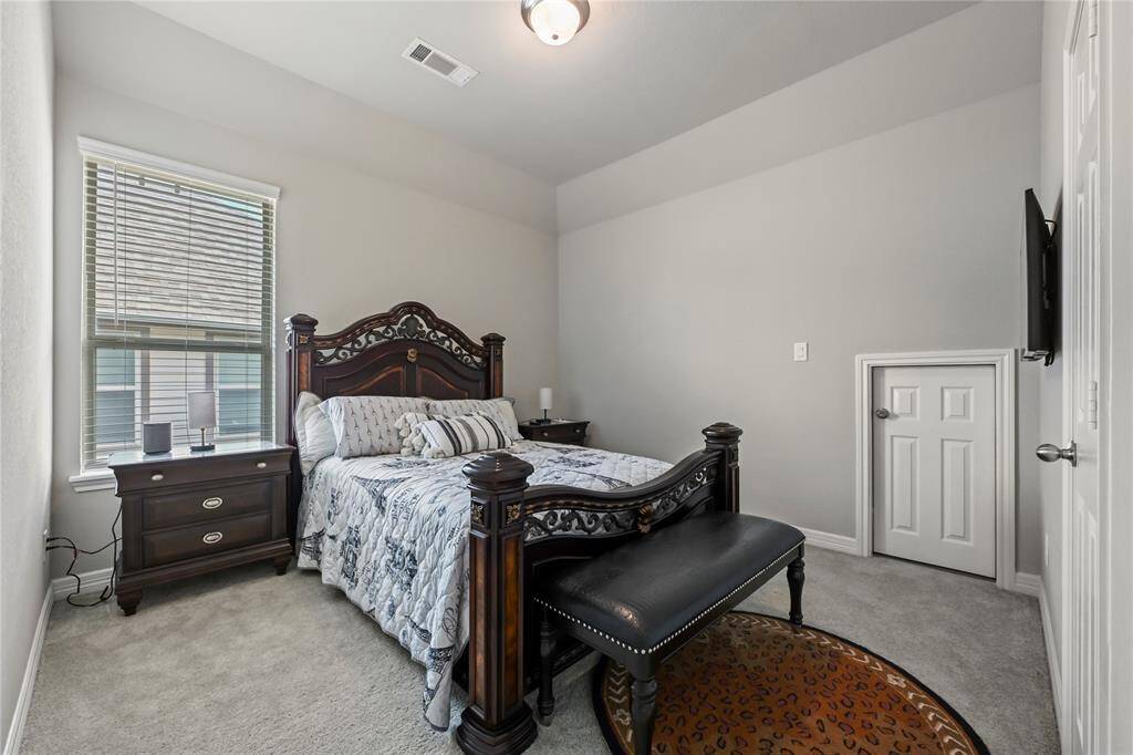 Secondary bedroom