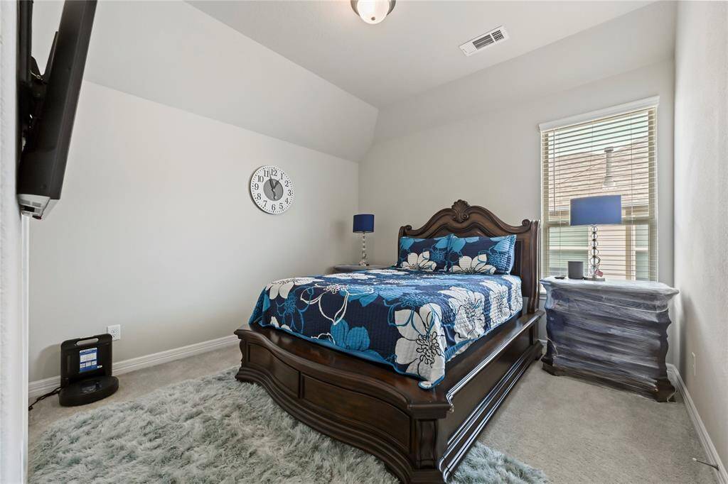 Secondary bedroom