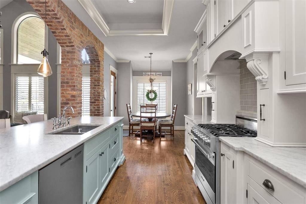 A seamless blend of elegance and efficiency, the kitchen boasts sleek finishes, under-cabinet lighting, and a convenient breakfast bar for quick bites or conversation while cooking.