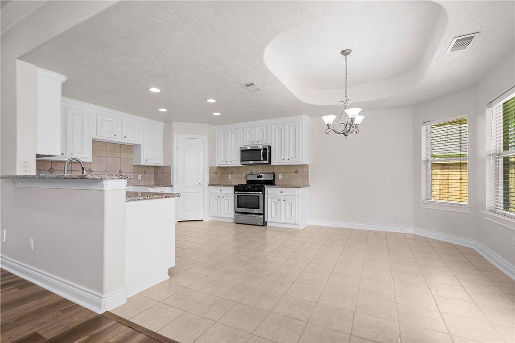 Kitchen includes spacious area for dinning