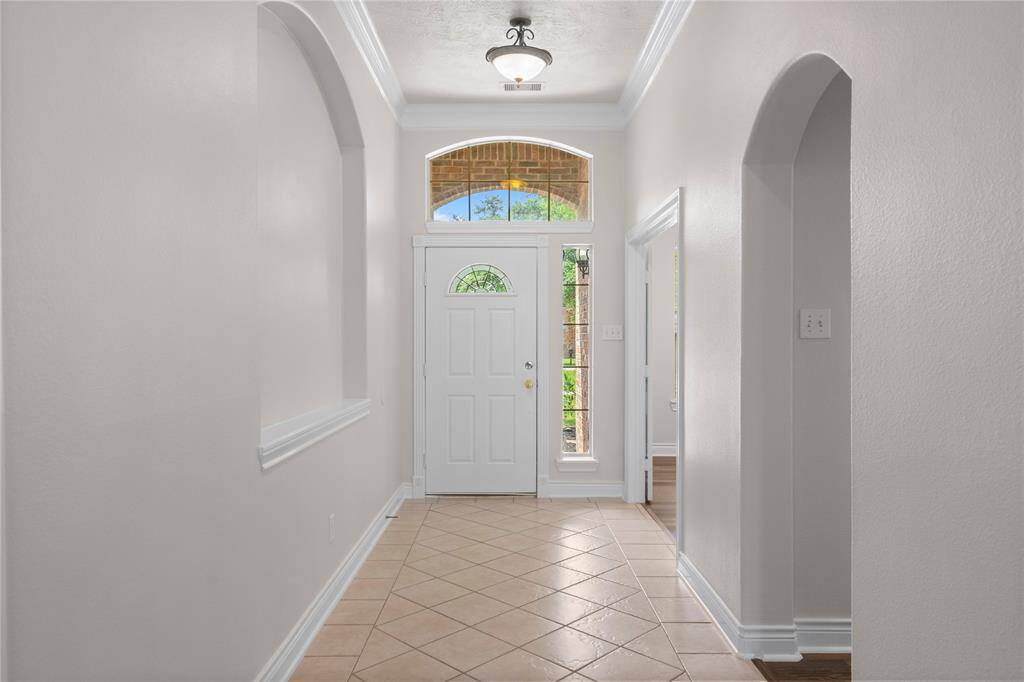 Formal entryway with split floor plan.