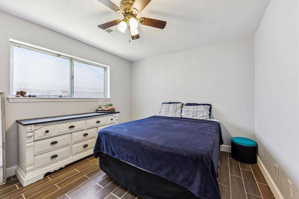 guest bedroom 1.