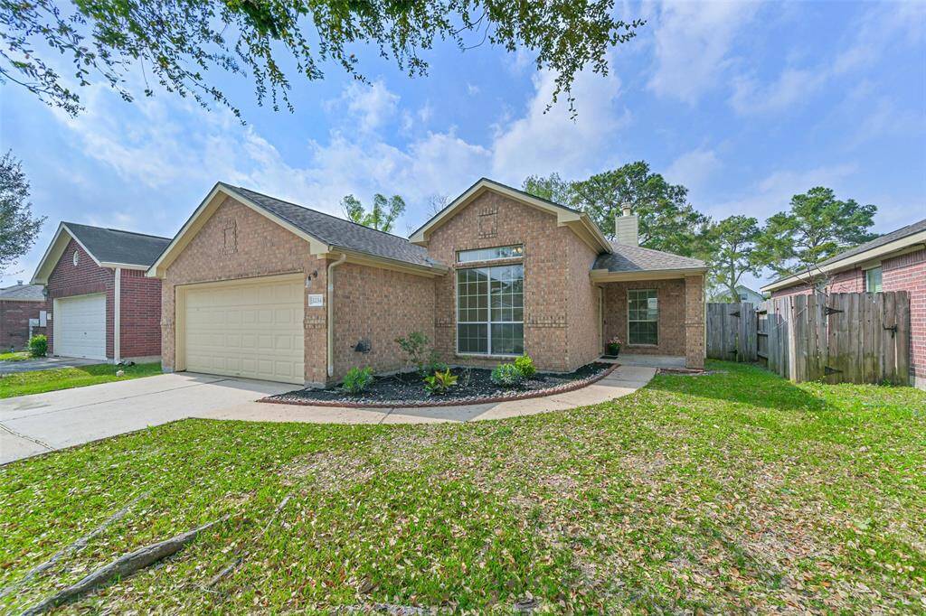 Well-maintained single story home located on a quiet cul-de-sac street in the heart of League City
